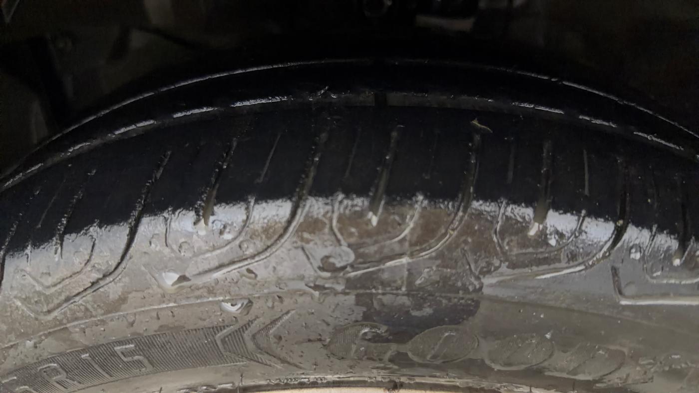 2018 Honda Amaze 1.2L I-VTEC V CVT, CNG, Automatic, 1,13,381 km, Left Front Tyre Tread