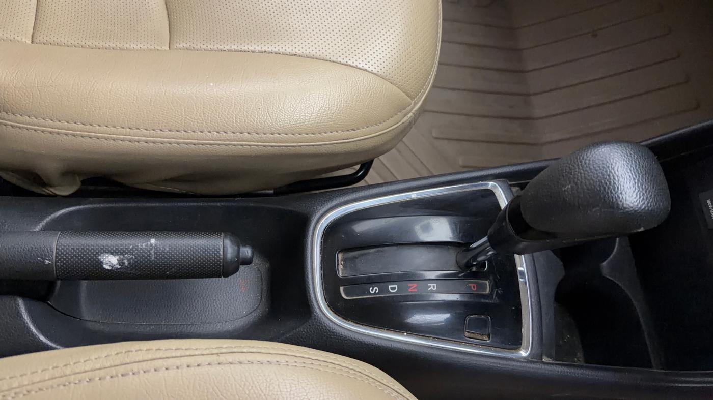2018 Honda Amaze 1.2L I-VTEC V CVT, CNG, Automatic, 1,13,381 km, Gear Lever