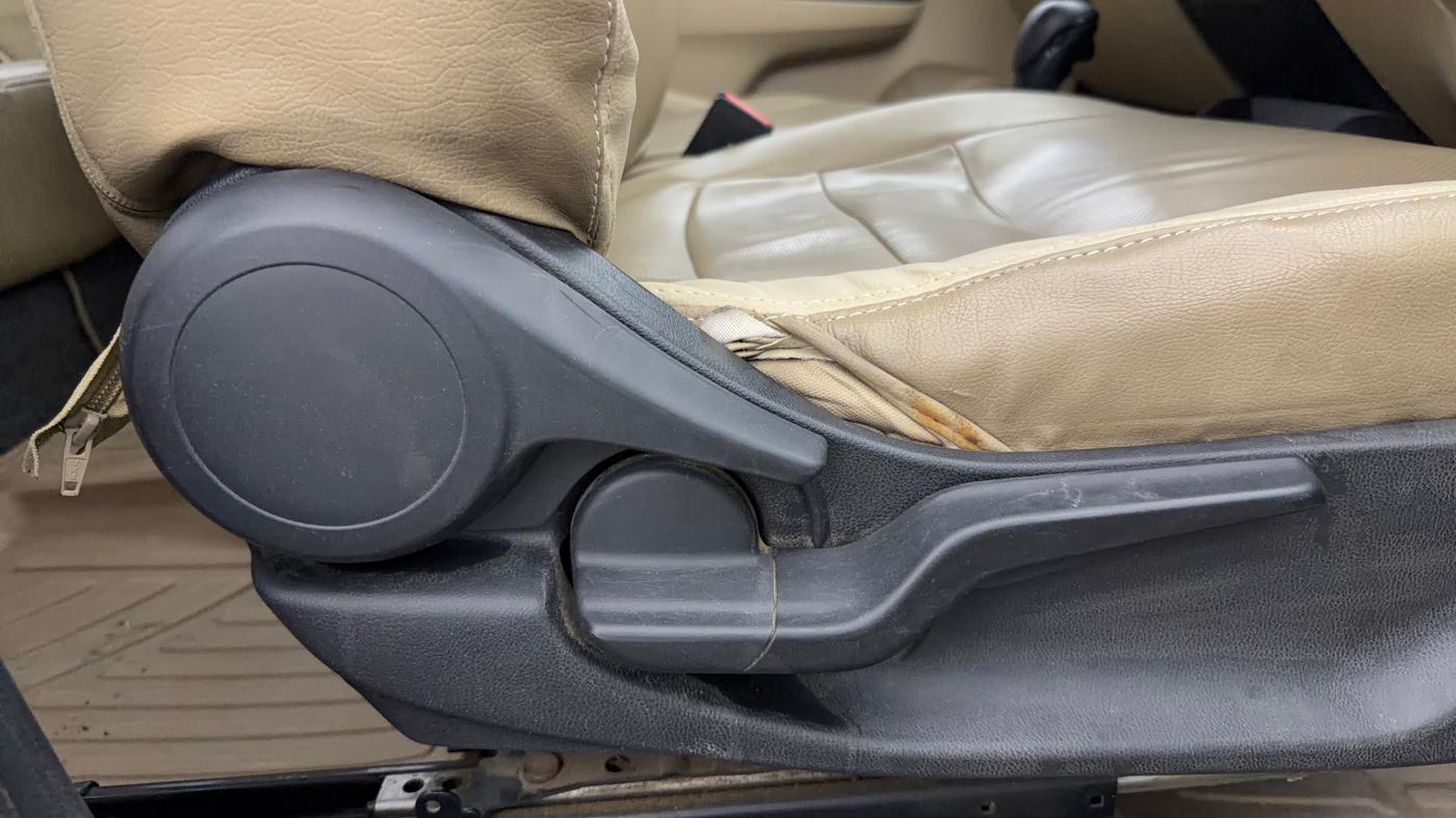 2018 Honda Amaze 1.2L I-VTEC V CVT, CNG, Automatic, 1,13,381 km, Driver Side Adjustment Panel