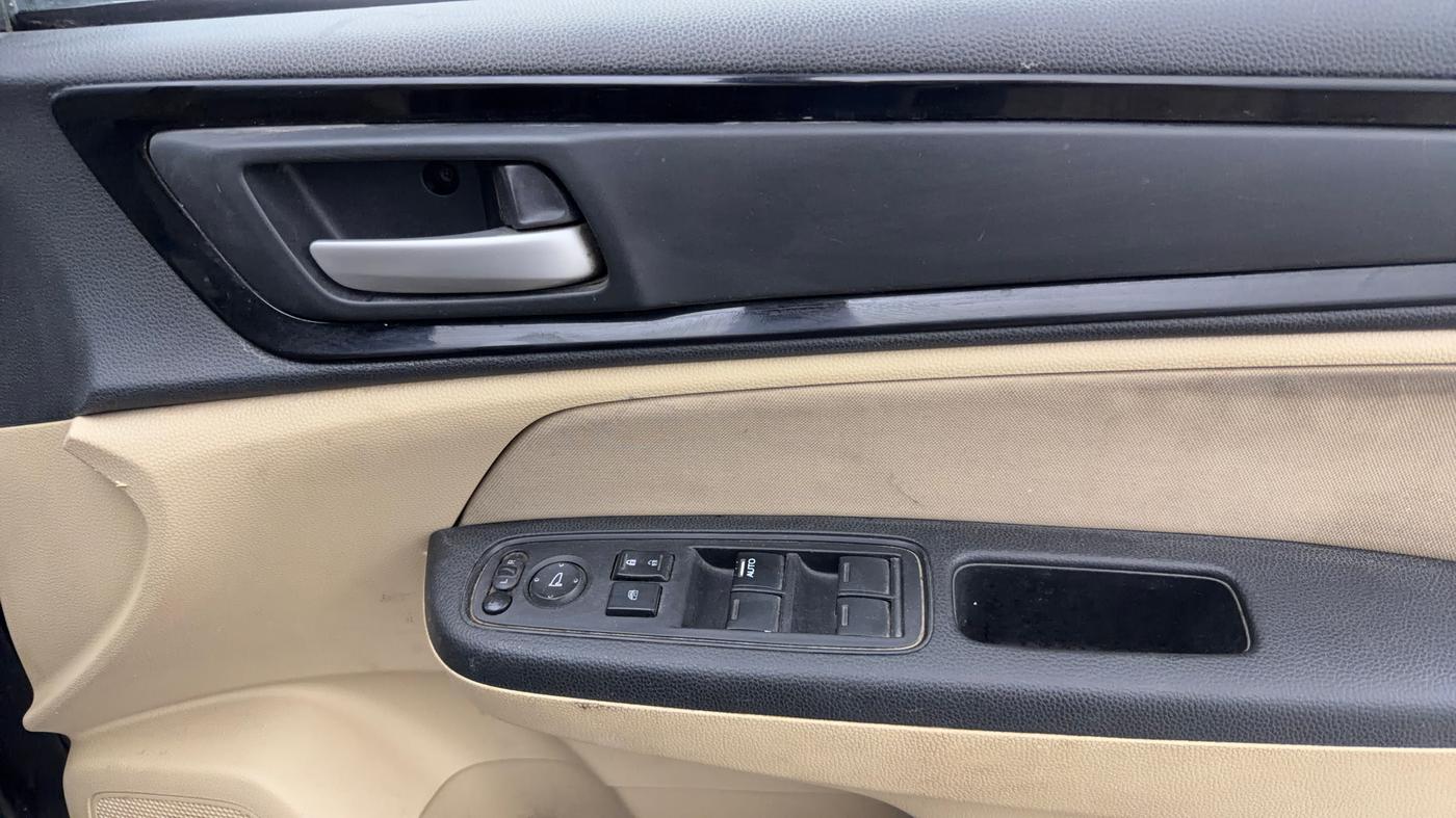 2018 Honda Amaze 1.2L I-VTEC V CVT, CNG, Automatic, 1,13,381 km, Driver Side Door Panels Control