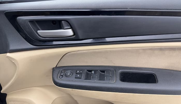 2018 Honda Amaze 1.2L I-VTEC V CVT, CNG, Automatic, 1,13,049 km, Driver Side Door Panels Control