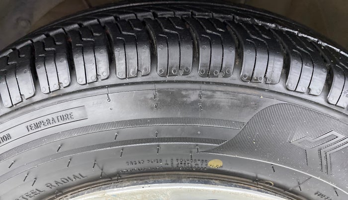 2018 Maruti Swift VXI D, Petrol, Manual, 79,347 km, Left Front Tyre Tread