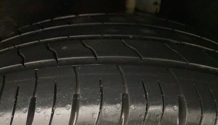 2016 Ford Ecosport TITANIUM 1.5L PETROL AT, Petrol, Automatic, 74,404 km, Left Rear Tyre Tread