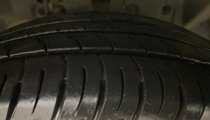 2016 Ford Ecosport TITANIUM 1.5L PETROL AT, Petrol, Automatic, 74,404 km, Right Front Tyre Tread