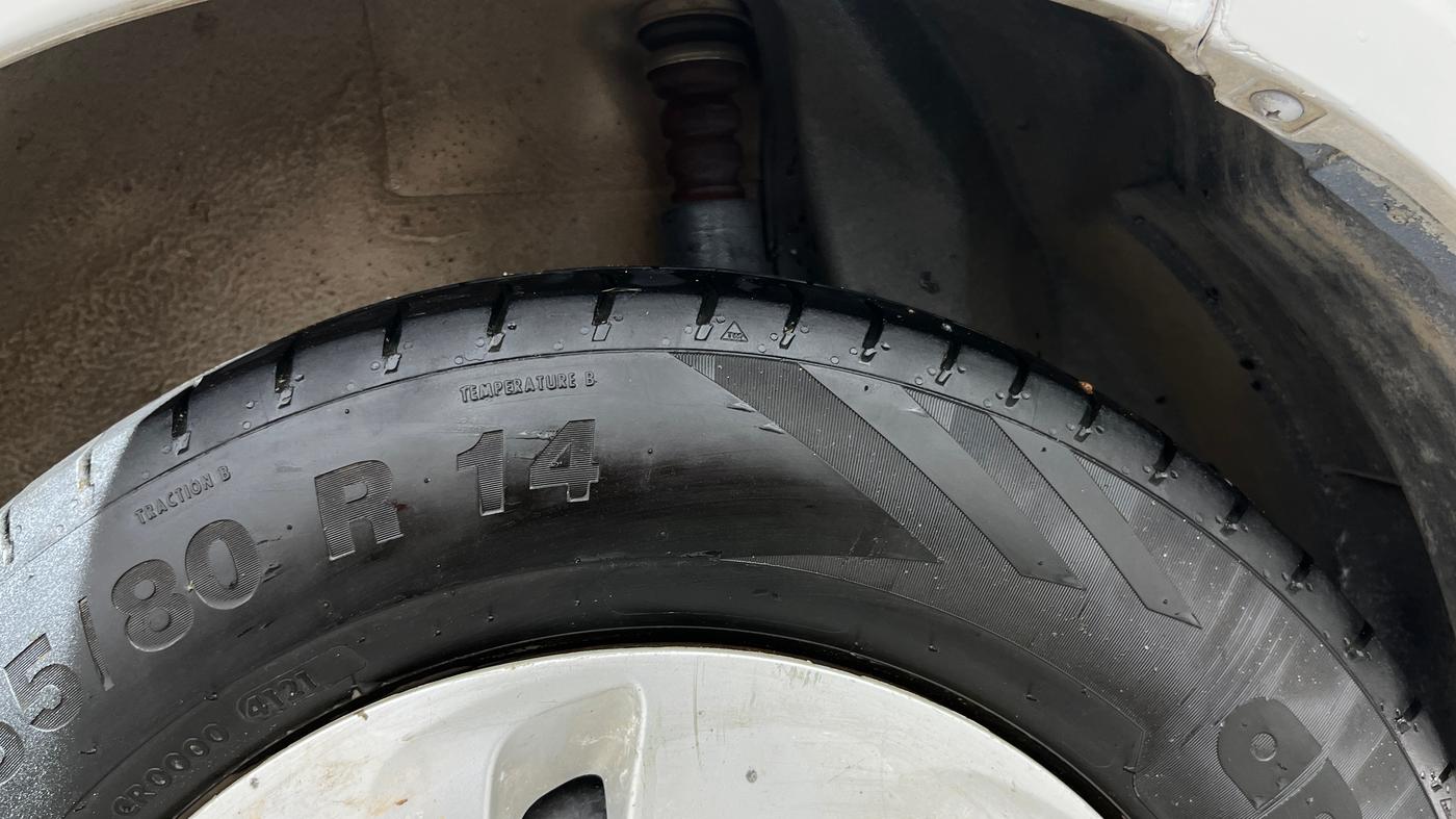 2013 Maruti Ritz VXI, Petrol, Manual, 1,10,681 km, Left Rear Tyre Tread