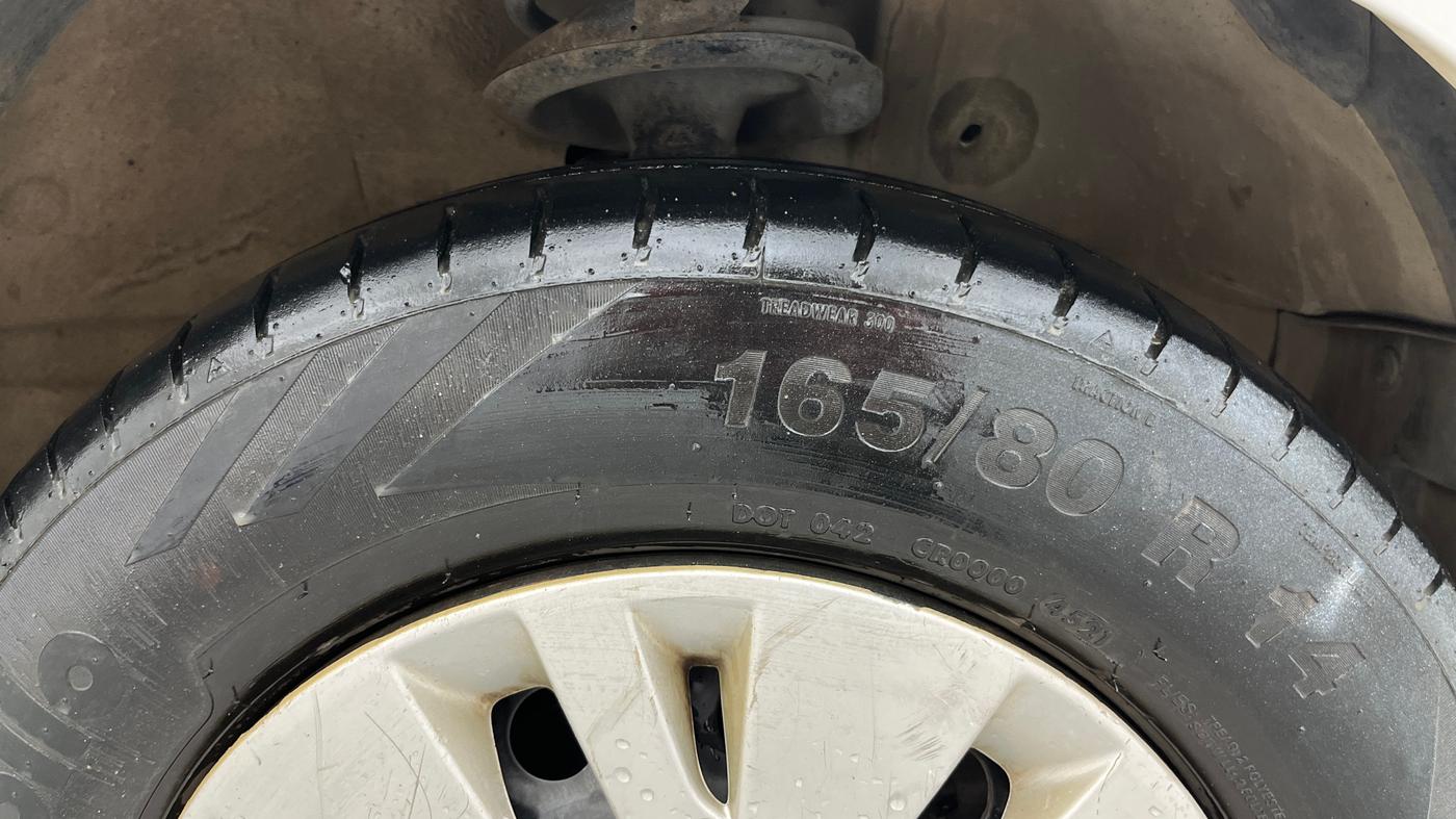 2013 Maruti Ritz VXI, Petrol, Manual, 1,10,681 km, Right Front Tyre Tread