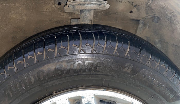 2016 Maruti Swift VXI, Petrol, Manual, 51,772 km, Right Front Tyre Tread