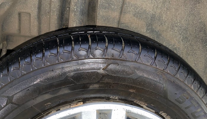 2016 Maruti Swift VXI, Petrol, Manual, 51,772 km, Right Rear Tyre Tread