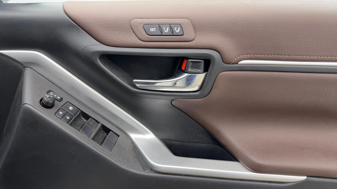 2024 Toyota INNOVA HYCROSS ZX HYBRID 7 STR, Hybrid, Automatic, 29,382 km, Driver Side Door Panels Control