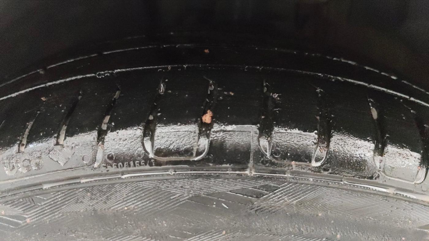 2019 Volkswagen Vento 1.2 TSI HIGHLINE PLUS AT, Petrol, Automatic, 1,16,810 km, Left Front Tyre Tread