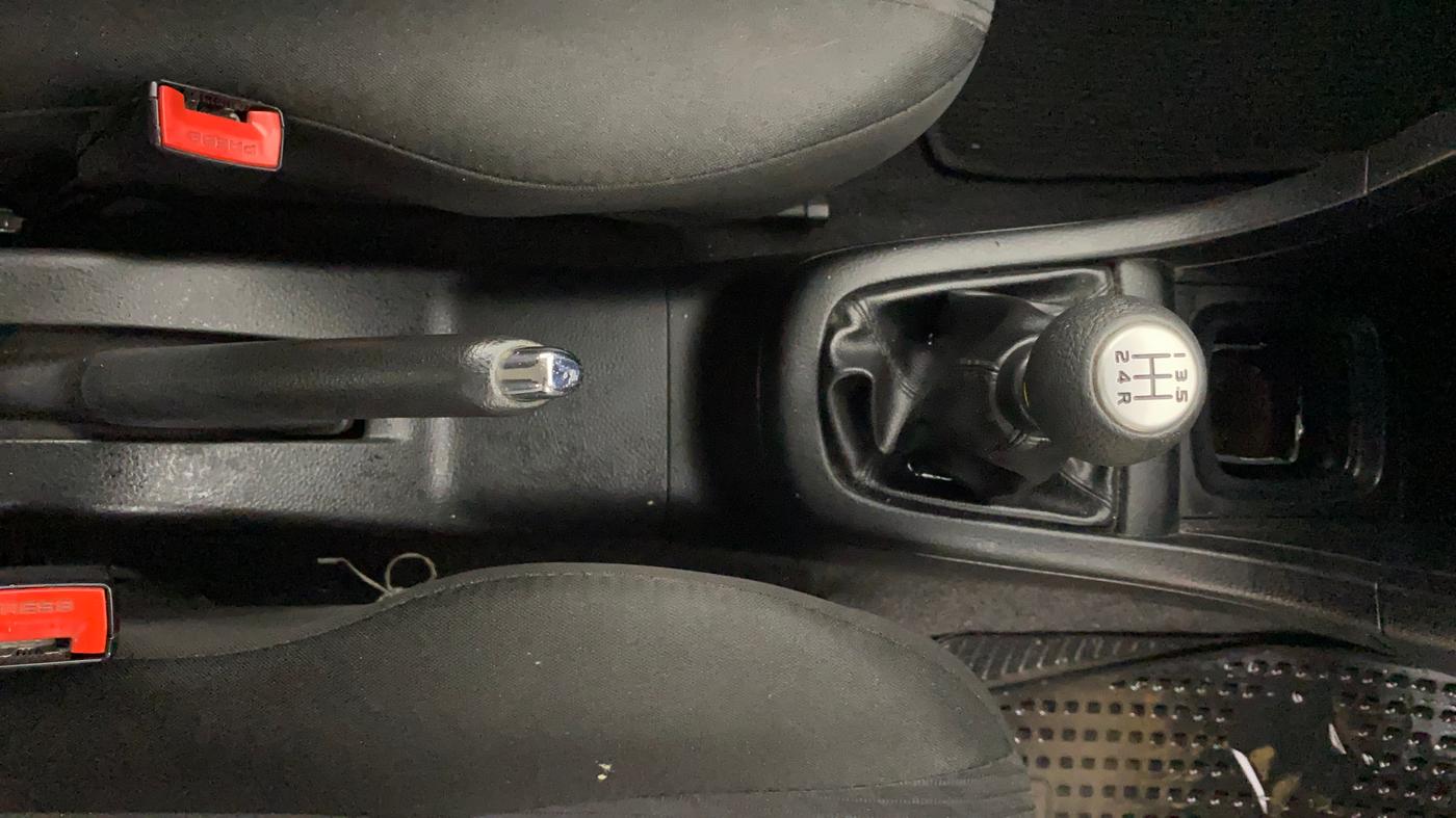 2015 Maruti Swift VXI, Petrol, Manual, 58,070 km, Gear Lever