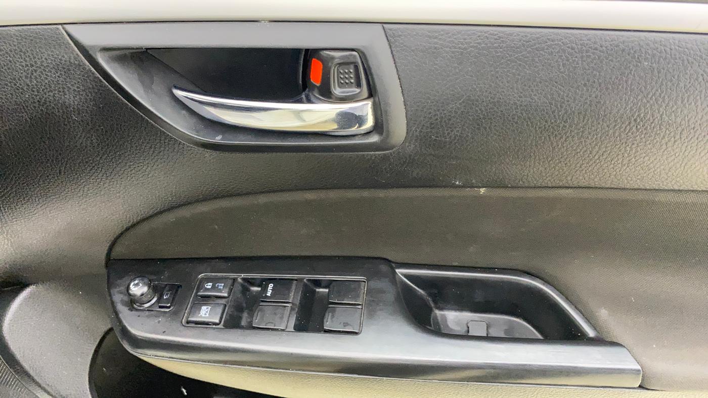 2015 Maruti Swift VXI, Petrol, Manual, 58,070 km, Driver Side Door Panels Control
