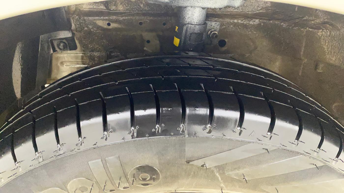 2015 Maruti Swift VXI, Petrol, Manual, 58,070 km, Left Front Tyre Tread