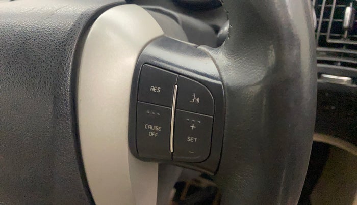 2016 Mahindra XUV500 W10 AT, Diesel, Automatic, 72,178 km, Adaptive Cruise Control