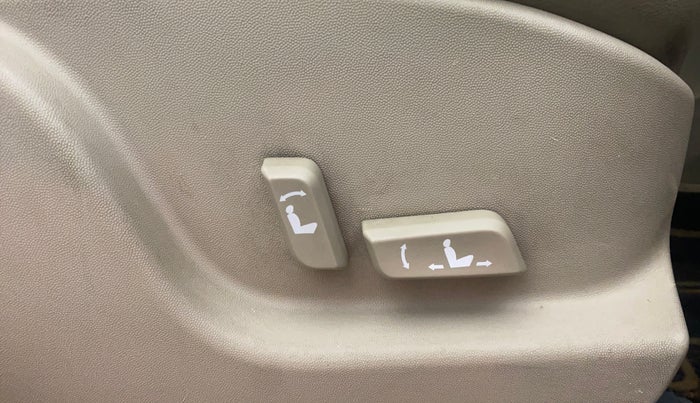 2016 Mahindra XUV500 W10 AT, Diesel, Automatic, 72,178 km, Driver Side Adjustment Panel