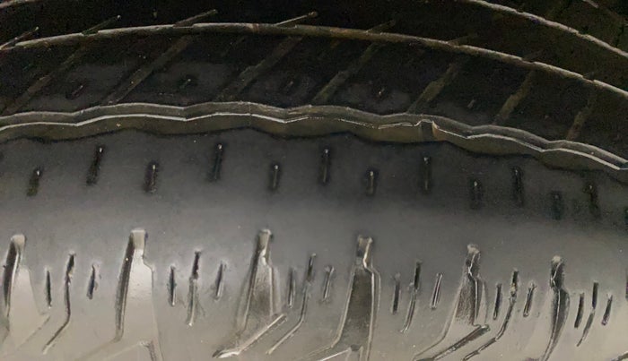 2016 Mahindra XUV500 W10 AT, Diesel, Automatic, 72,178 km, Left Rear Tyre Tread