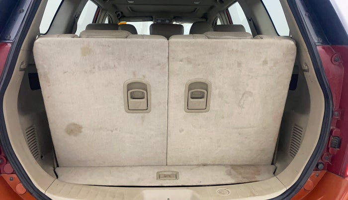 2016 Mahindra XUV500 W10 AT, Diesel, Automatic, 72,178 km, Boot Inside