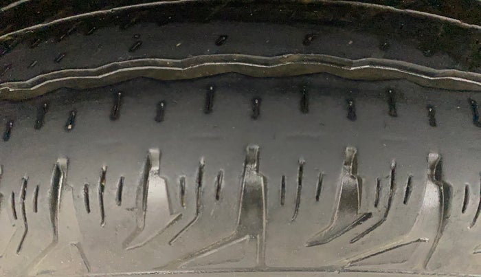 2016 Mahindra XUV500 W10 AT, Diesel, Automatic, 72,178 km, Right Rear Tyre Tread