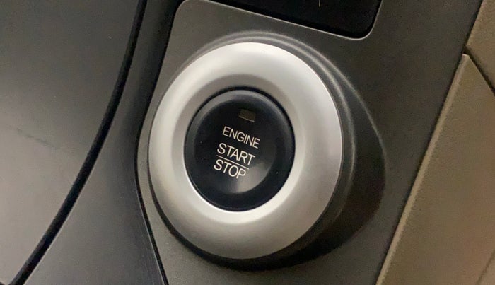 2016 Mahindra XUV500 W10 AT, Diesel, Automatic, 72,178 km, Keyless Start/ Stop Button