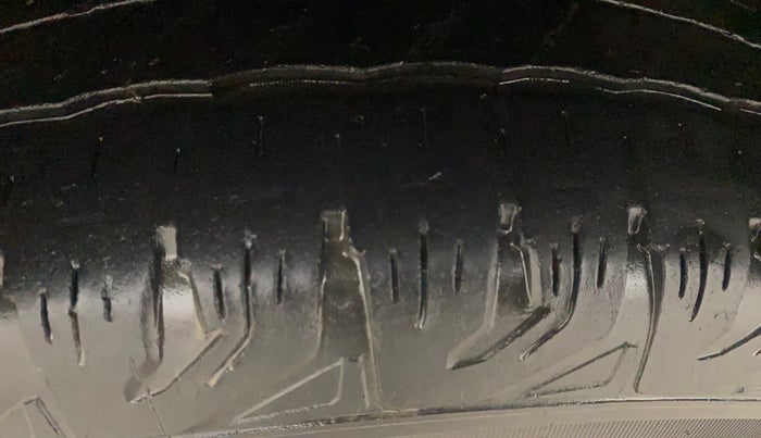 2016 Mahindra XUV500 W10 AT, Diesel, Automatic, 72,178 km, Left Front Tyre Tread