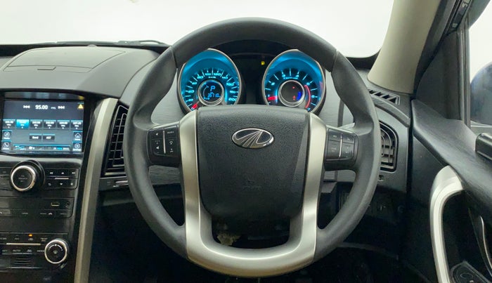 2019 Mahindra XUV500 W7 AT, Diesel, Automatic, 36,879 km, Steering Wheel Close Up