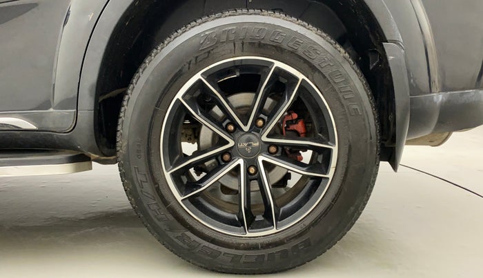 2019 Mahindra XUV500 W7 AT, Diesel, Automatic, 36,879 km, Left Rear Wheel