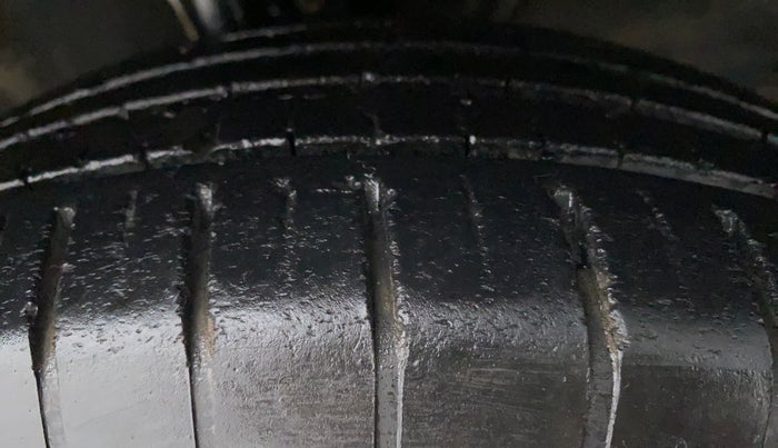2022 Toyota Glanza S, Petrol, Manual, 27,959 km, Right Front Tyre Tread