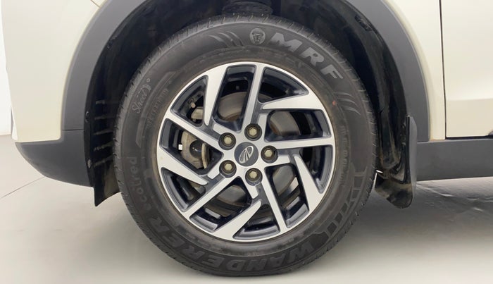 2022 Mahindra XUV300 W8 (O) 1.2 PETROL AMT, Petrol, Automatic, 31,369 km, Left Front Wheel