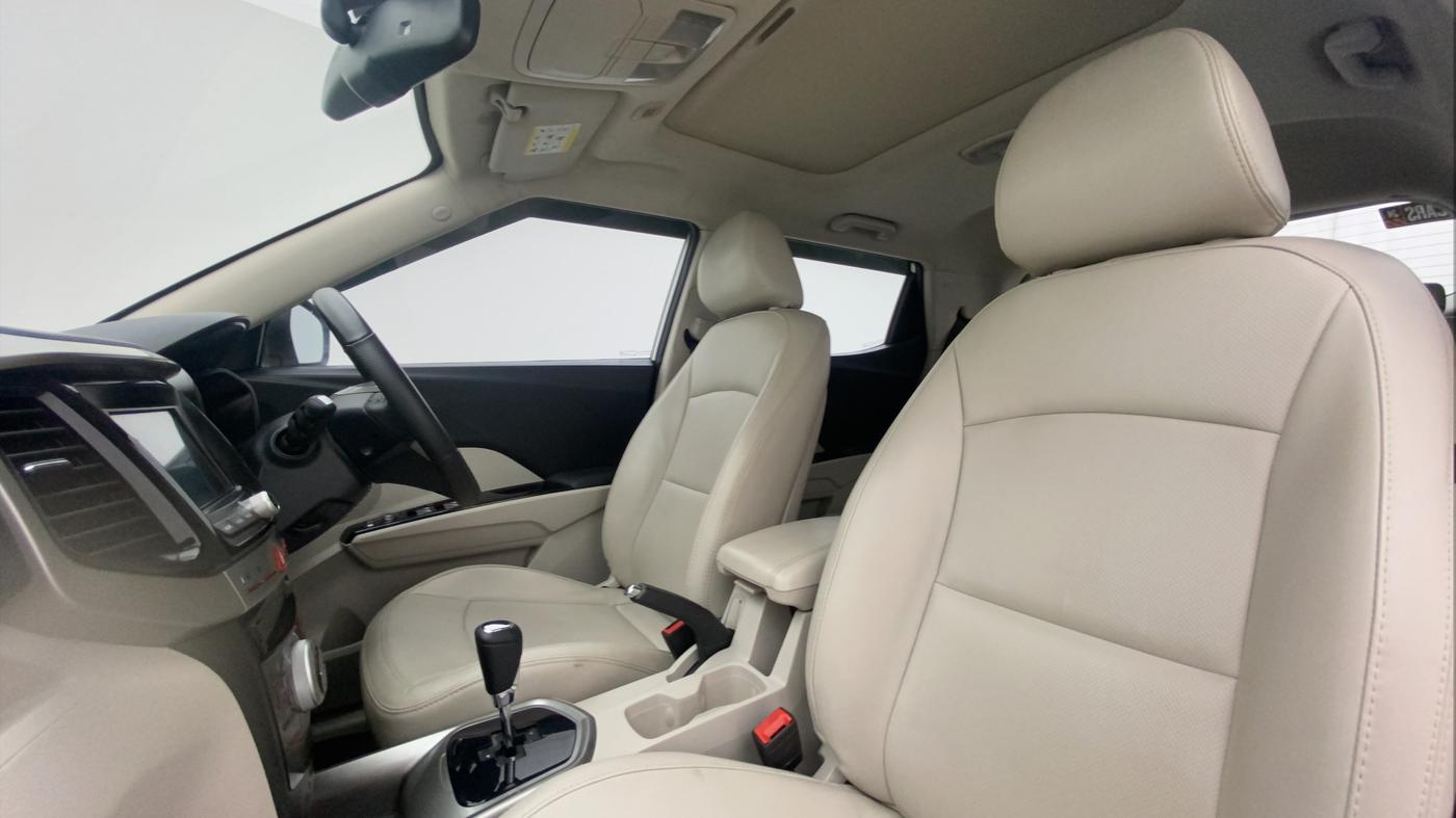 2022 Mahindra XUV300 W8 (O) 1.2 PETROL AMT, Petrol, Automatic, 31,369 km, Right Side Front Door Cabin