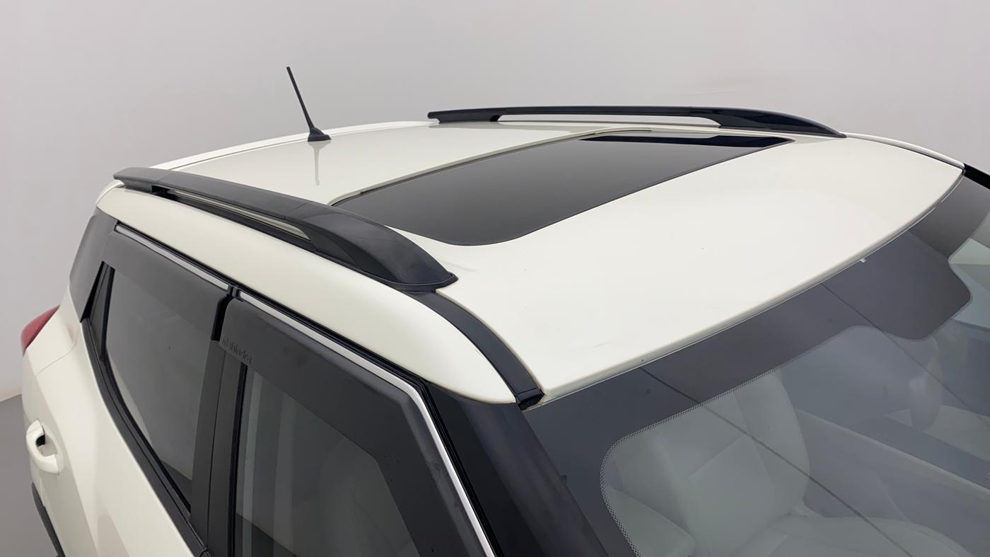 2022 Mahindra XUV300 W8 (O) 1.2 PETROL AMT, Petrol, Automatic, 31,369 km, Roof