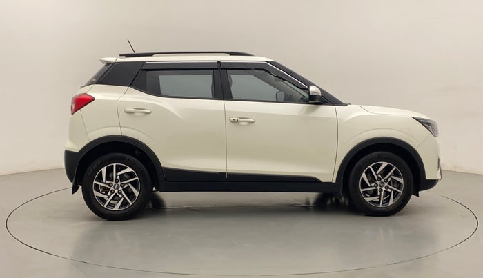 2022 Mahindra XUV300 W8 (O) 1.2 PETROL AMT, Petrol, Automatic, 31,369 km, Right Side View