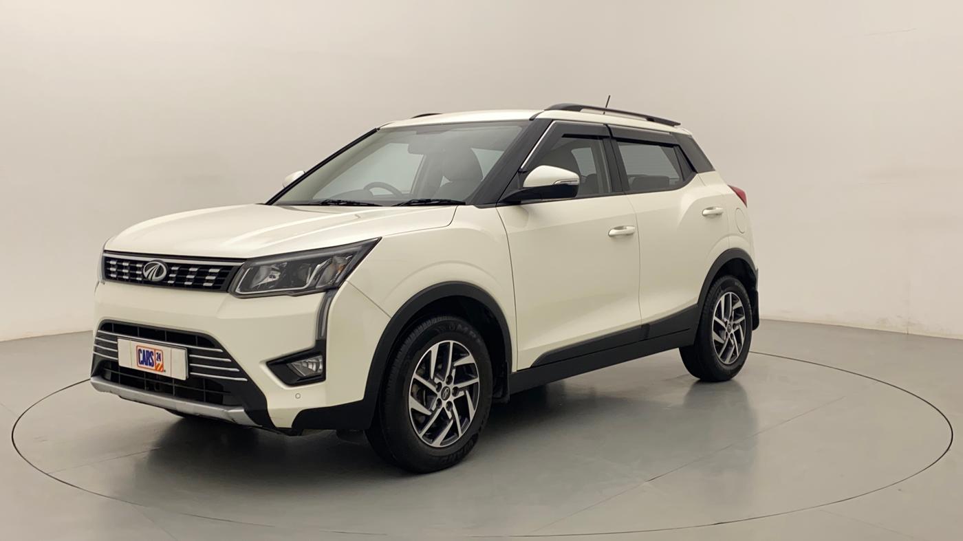 2022 Mahindra XUV300 W8 (O) 1.2 PETROL AMT, Petrol, Automatic, 31,369 km, Left Front Diagonal