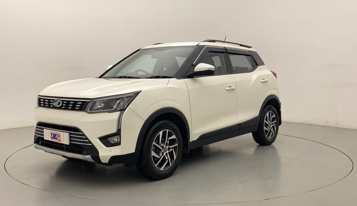 2022 Mahindra XUV300 W8 (O) 1.2 PETROL AMT, Petrol, Automatic, 31,369 km, Left Front Diagonal