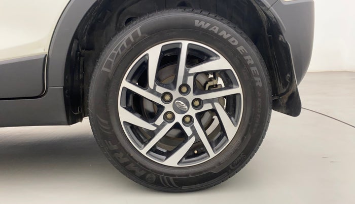 2022 Mahindra XUV300 W8 (O) 1.2 PETROL AMT, Petrol, Automatic, 31,369 km, Left Rear Wheel