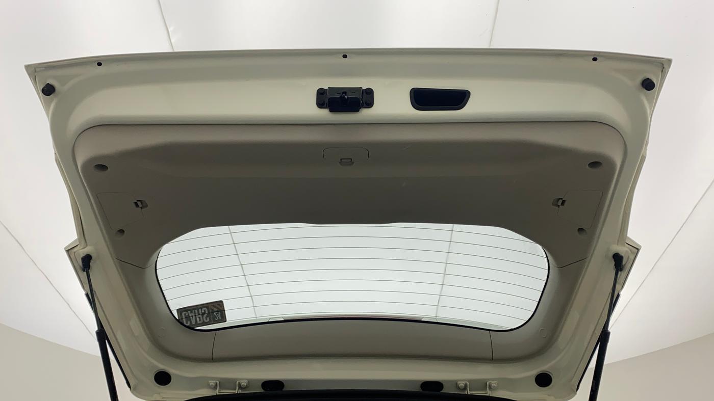2022 Mahindra XUV300 W8 (O) 1.2 PETROL AMT, Petrol, Automatic, 31,369 km, Boot Door Open
