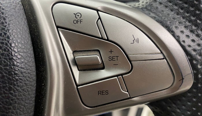 2022 Mahindra XUV300 W8 (O) 1.2 PETROL AMT, Petrol, Automatic, 31,369 km, Adaptive Cruise Control