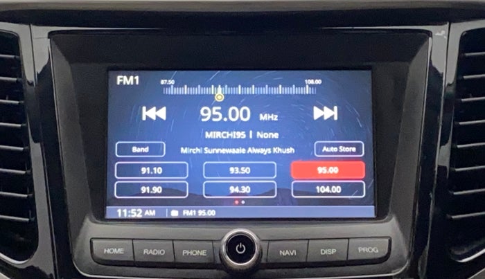 2022 Mahindra XUV300 W8 (O) 1.2 PETROL AMT, Petrol, Automatic, 31,369 km, Infotainment System