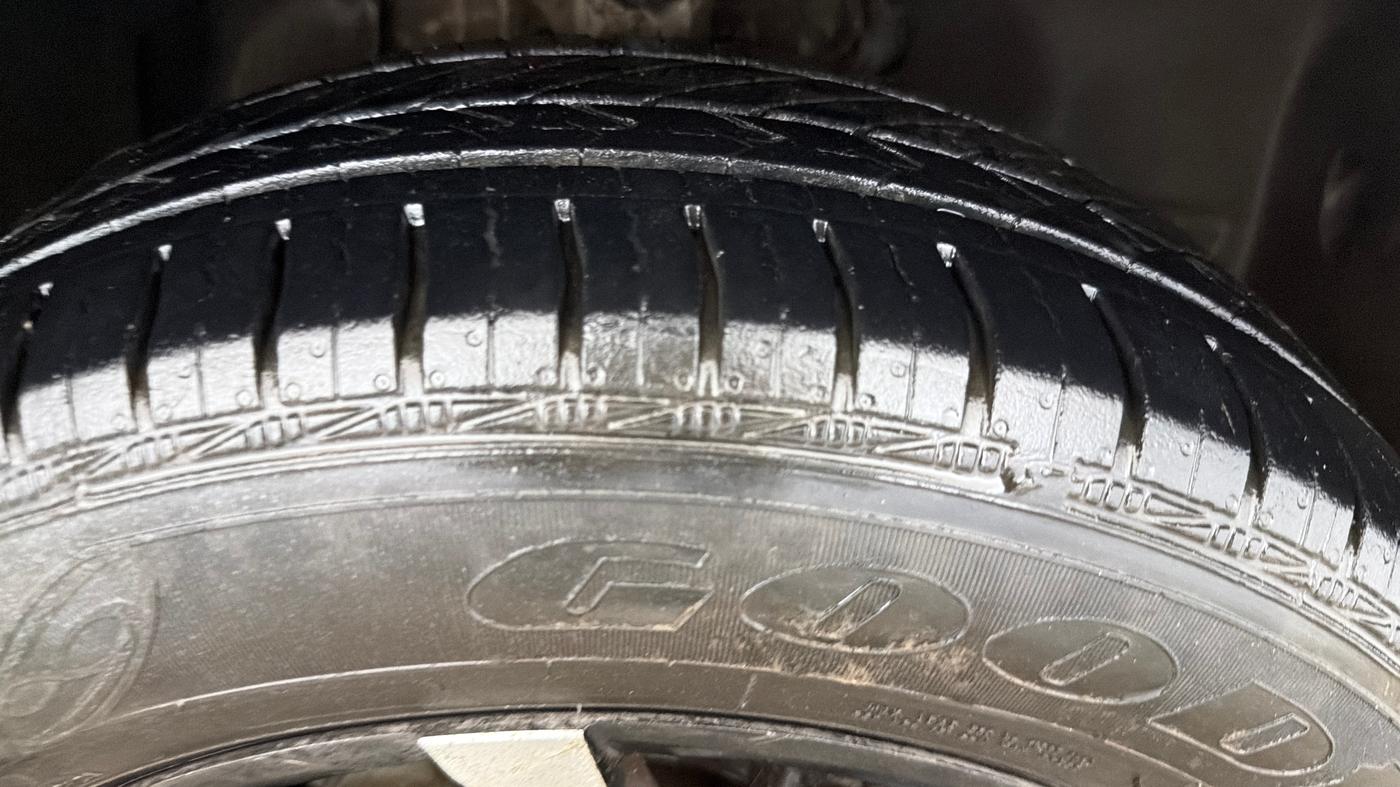 2020 Tata ALTROZ XE PETROL, Petrol, Manual, 51,027 km, Right Front Tyre Tread