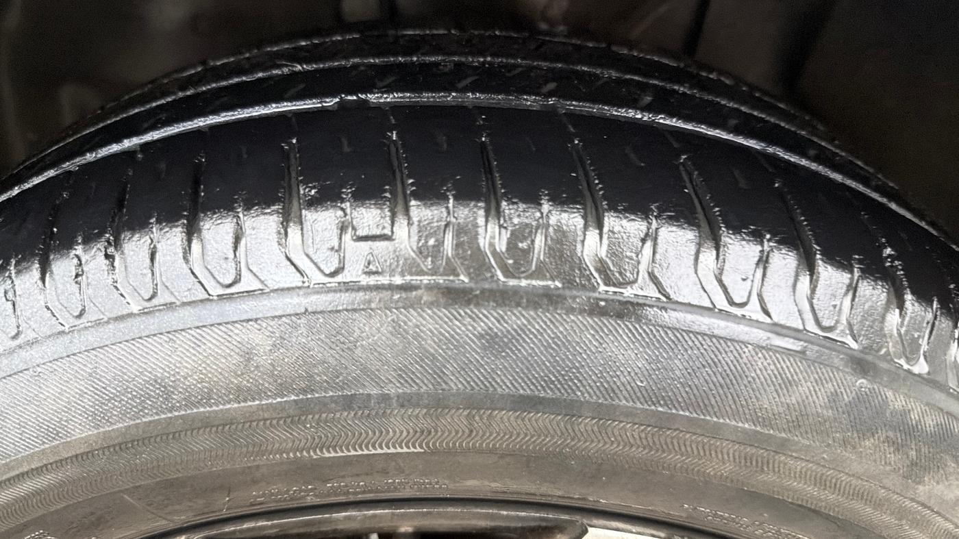 2020 Tata ALTROZ XE PETROL, Petrol, Manual, 51,027 km, Left Front Tyre Tread
