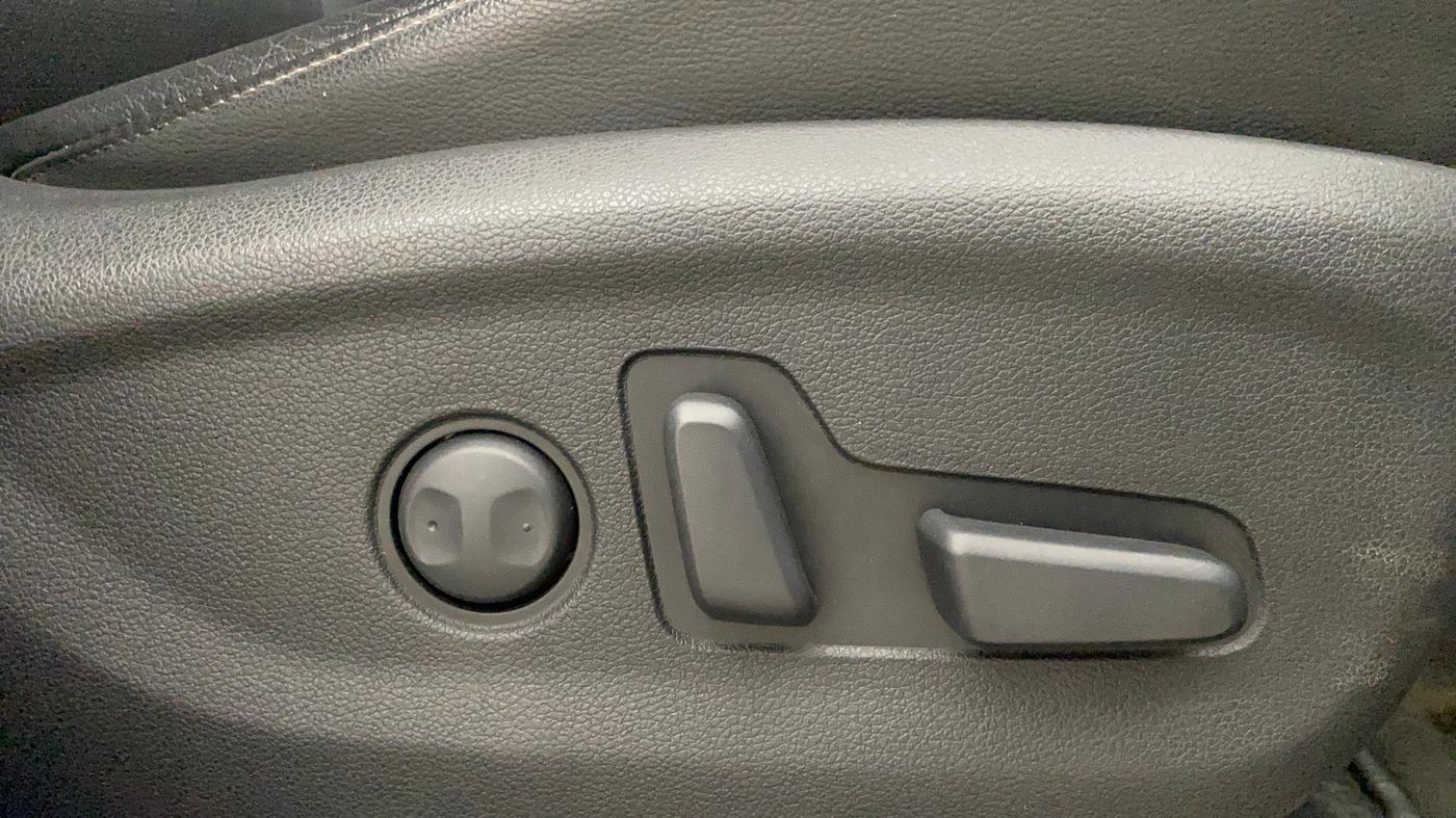 2020 Hyundai Tucson GLS 2WD AT PETROL, Petrol, Automatic, 28,663 km, Driver Side Adjustment Panel