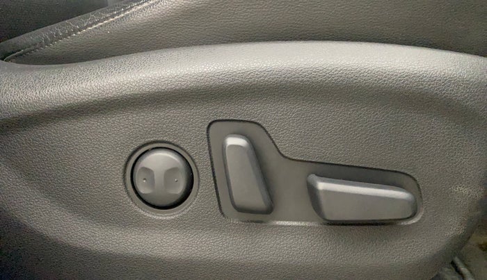 2020 Hyundai Tucson GLS 2WD AT PETROL, Petrol, Automatic, 28,663 km, Driver Side Adjustment Panel