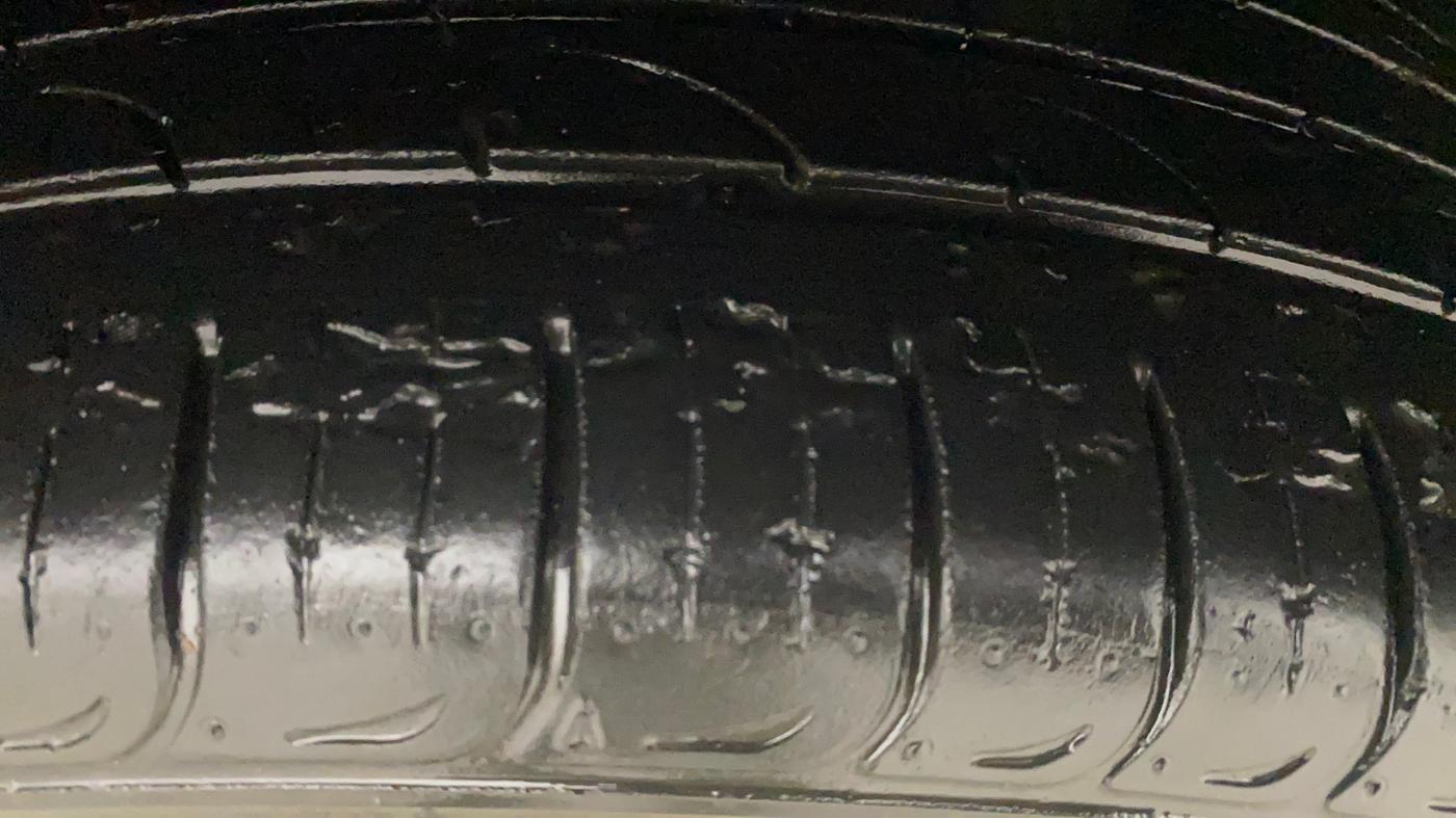2020 Hyundai Tucson GLS 2WD AT PETROL, Petrol, Automatic, 28,663 km, Left Rear Tyre Tread