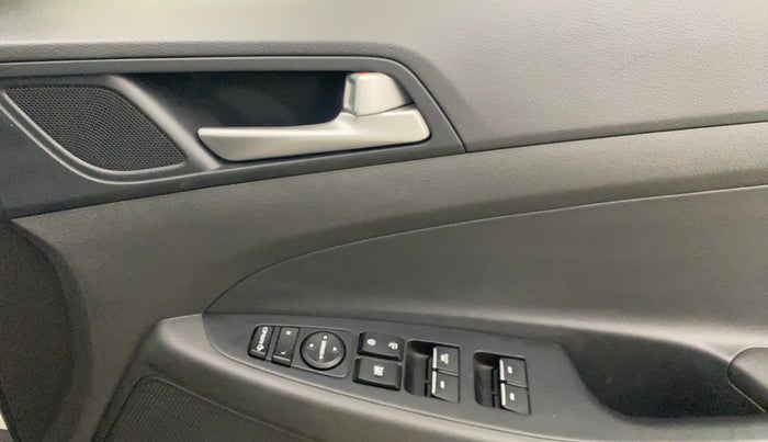 2020 Hyundai Tucson GLS 2WD AT PETROL, Petrol, Automatic, 28,663 km, Driver Side Door Panels Control