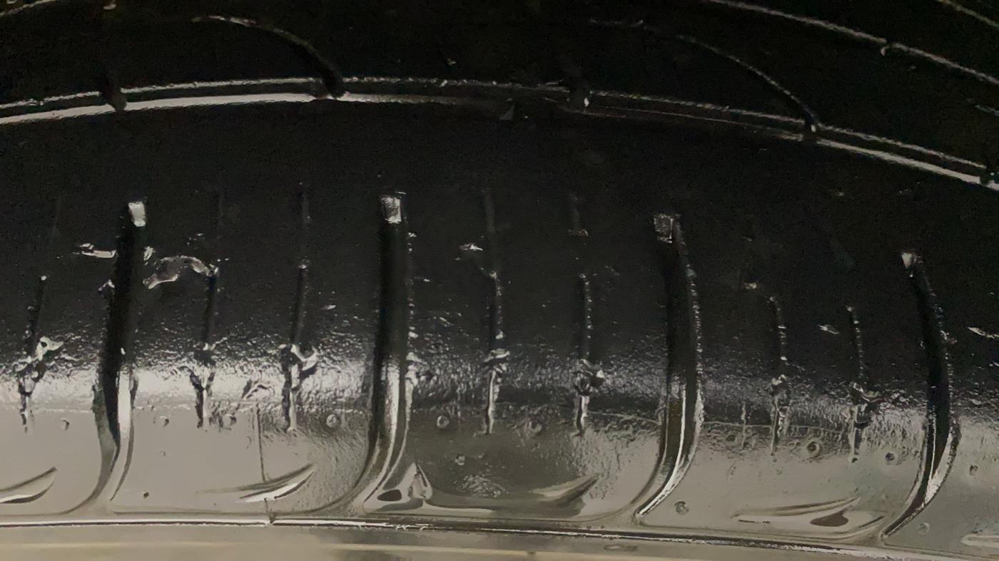 2020 Hyundai Tucson GLS 2WD AT PETROL, Petrol, Automatic, 28,663 km, Right Front Tyre Tread