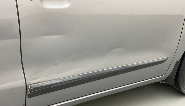 2017 Maruti Wagon R 1.0 VXI, Petrol, Manual, 42,002 km, Driver-side door - Slightly dented