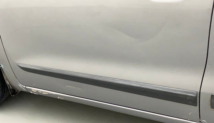 2017 Maruti Wagon R 1.0 VXI, Petrol, Manual, 42,002 km, Front passenger door - Minor scratches