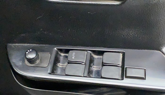 2017 Maruti Wagon R 1.0 VXI, Petrol, Manual, 42,002 km, Right front window switch / handle - Master window function not working