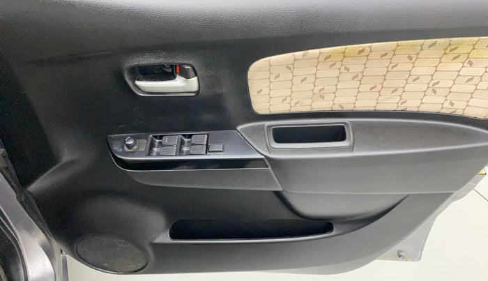 2017 Maruti Wagon R 1.0 VXI, Petrol, Manual, 42,002 km, Driver Side Door Panels Control
