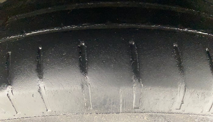 2019 Maruti Swift ZDI AMT, Diesel, Automatic, 48,455 km, Left Front Tyre Tread