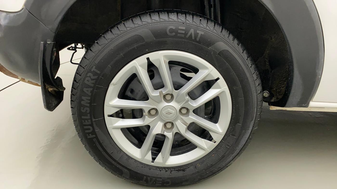 2022 Renault TRIBER RXT, Petrol, Manual, 7,134 km, Right Rear Wheel